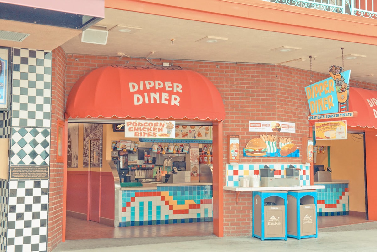 Stands in Santa Cruz Boardwalk